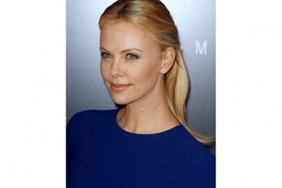 Charlize-Theron-capelli-pony-tail