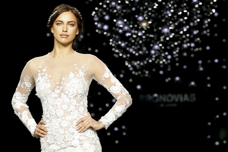 Gli abiti da sposa Pronovias 2017 sfilano a Barcellona