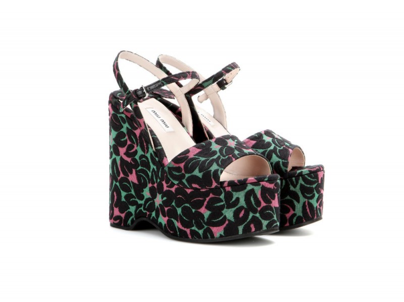 MIU MIU Sandali in jacquard con zeppa_mytheresa