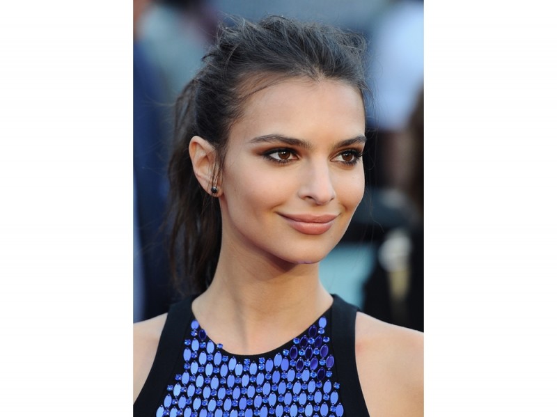 capelli-coda-di-cavallo-Emily-Ratajkowski