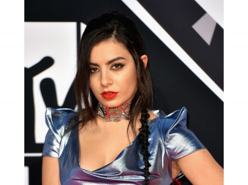 charlie xcx make up 5