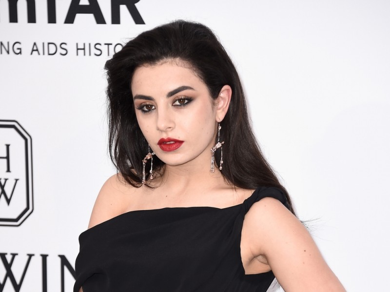 charlie xcx make up 7