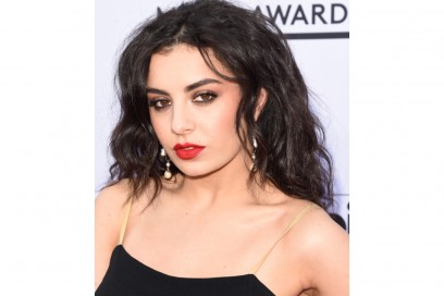 charlie xcx make up 8