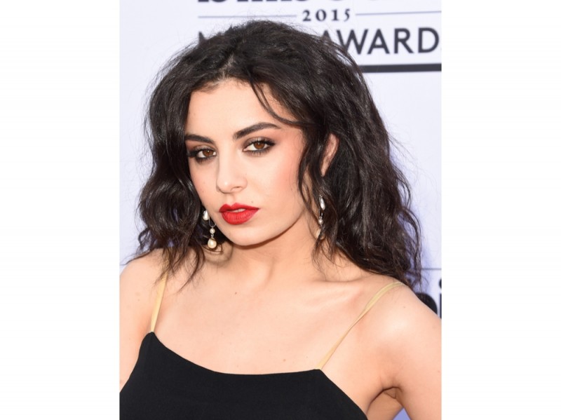 charlie xcx make up 8