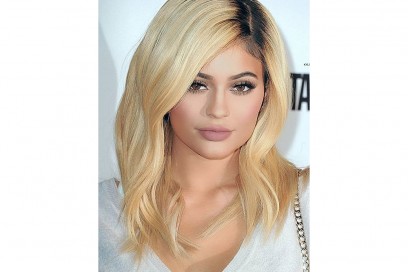 kylie jenner capelli biondi