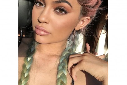 kylie jenner trecce arcobaleno