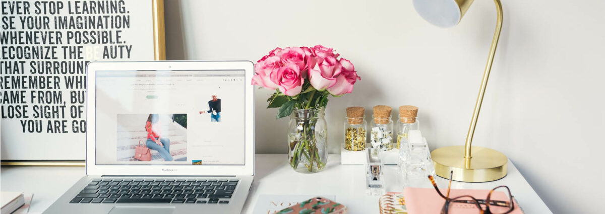 Come organizzare la perfetta postazione lavoro a casa cover desktop