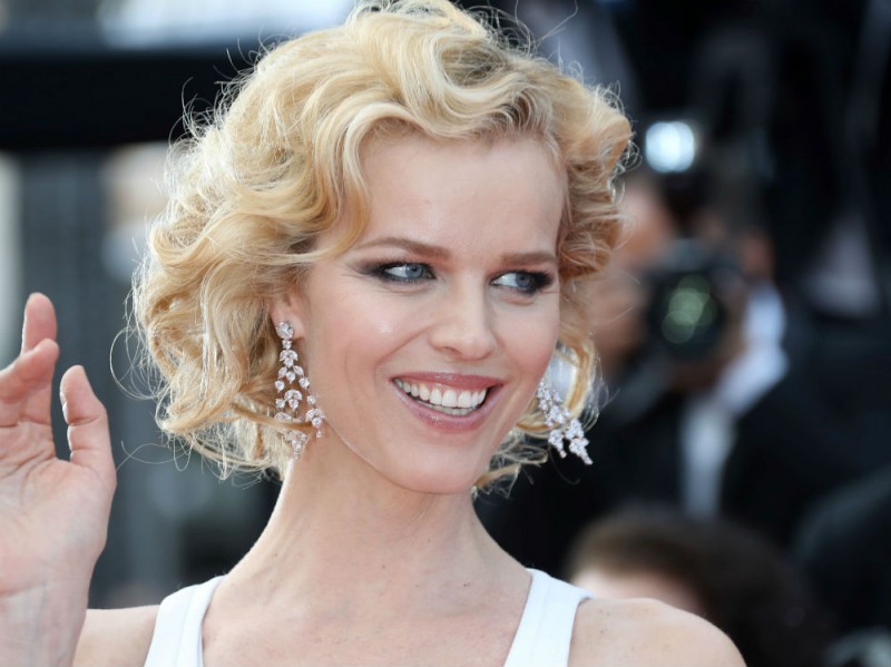 Eva Herzigova cannes