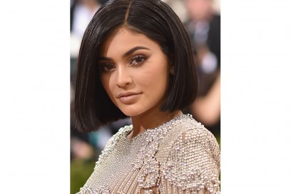 kylie jenner capelli naturali caschetto