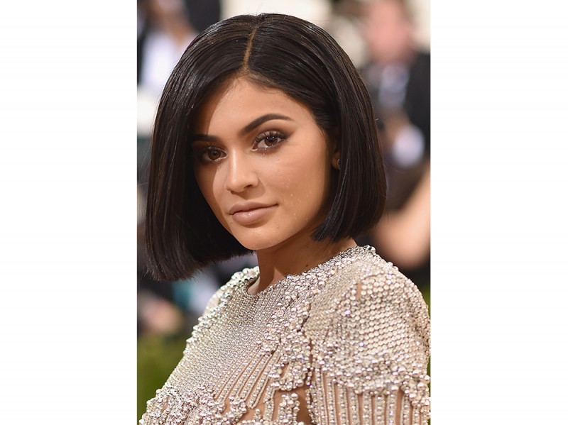 kylie jenner capelli naturali caschetto