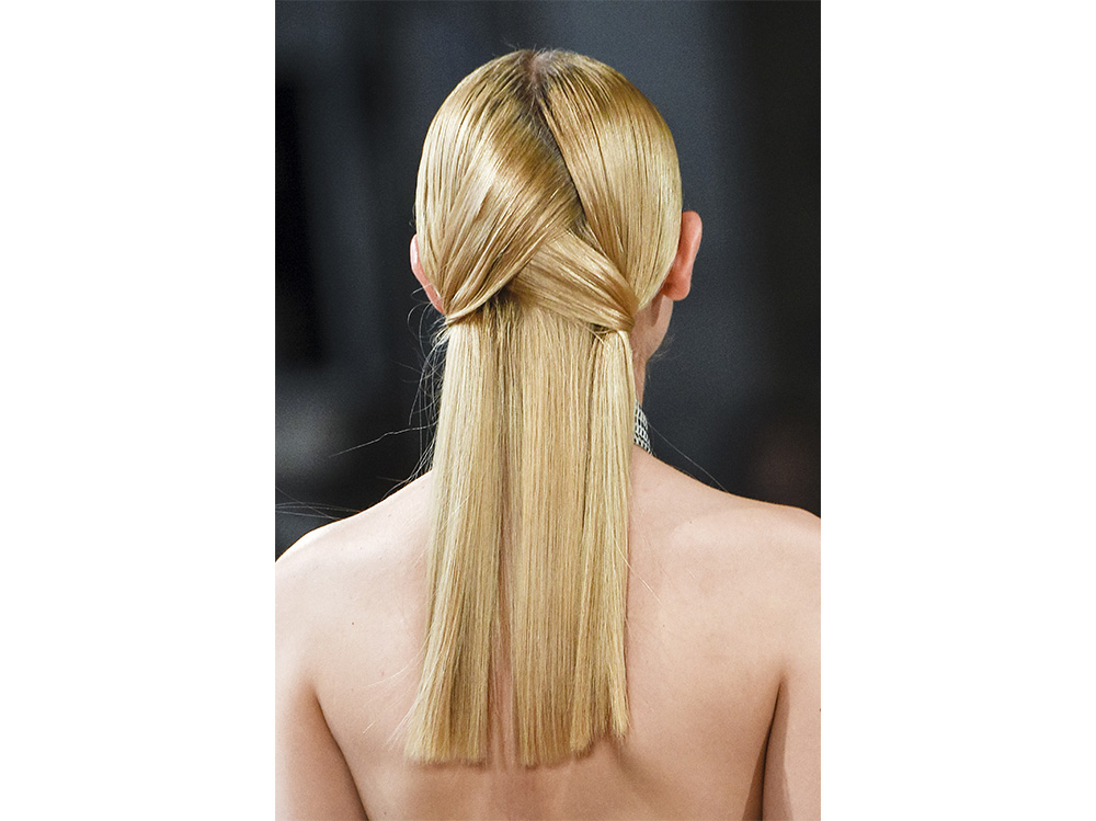 Iris-Van-Herpen capelli raccolti estate 2016