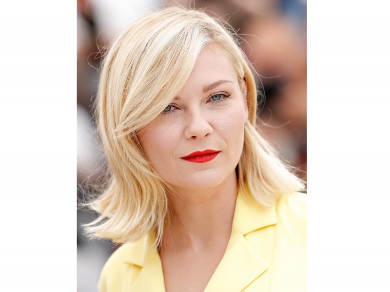 Kirsten Dunst canes