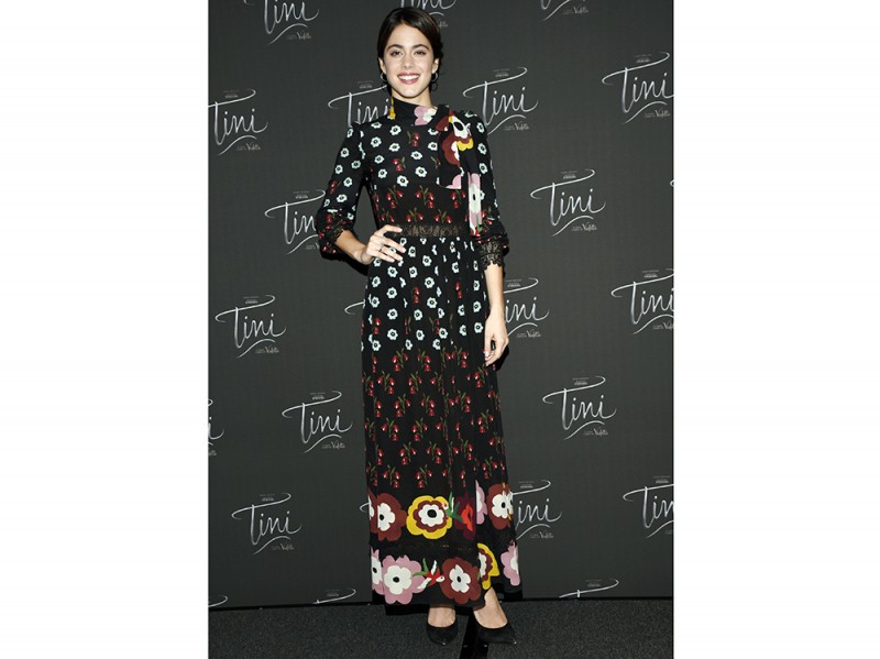 MARTINA-STOESSEL-in-red-valentino-olycom