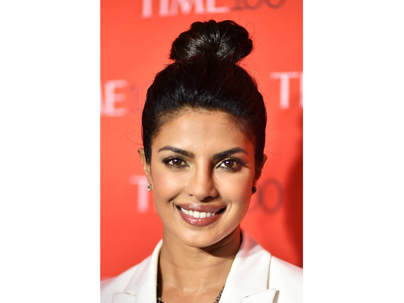 Priyanka-Chopra-capelli-chignon