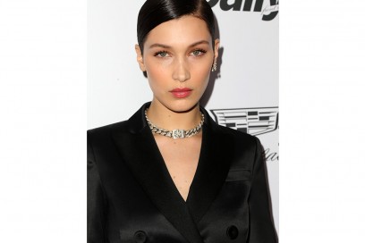 bella-hadid-beauty-riga-laterale