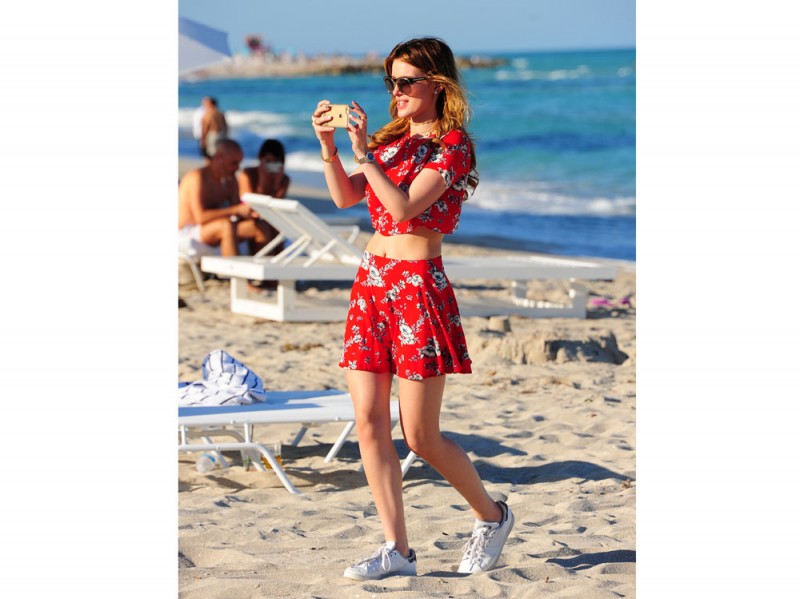 bella-thorne-shorts-rossi