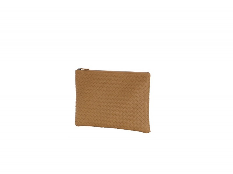 bottega-veneta-clutch-busta-luisaviaroma