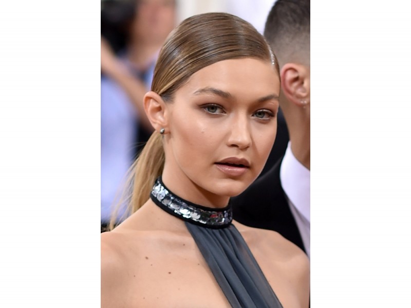 capelli-effetto-bagnato-Gigi-Hadid