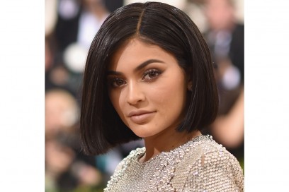 capelli-effetto-bagnato-Kylie-Jenner