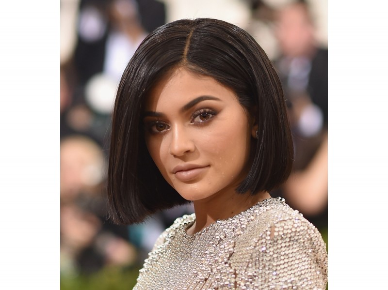 capelli-effetto-bagnato-Kylie-Jenner