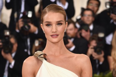 capelli-effetto-bagnato-Rosie-Huntington-Whiteley
