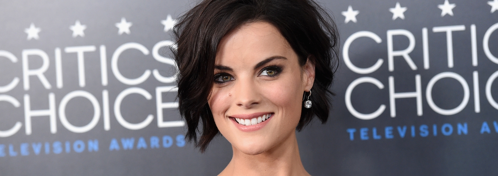 cover-jaimie-alexander-beauty-look-desktop