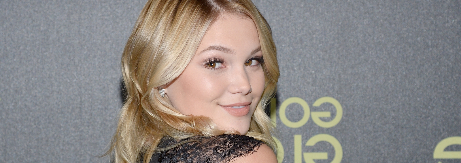 cover-olivia-holt-beauty-look-desktop