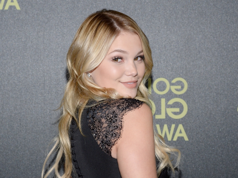 cover-olivia-holt-beauty-look-mobile