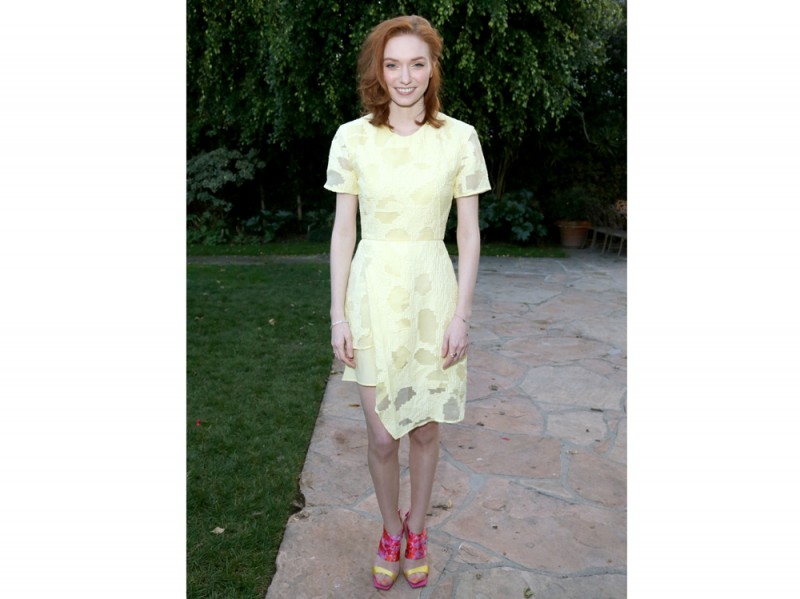 eleanor-tomlinson-abito-giallo