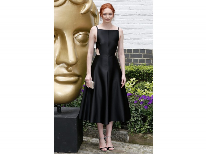 eleanor-tomlinson-abito-nero-cut-out