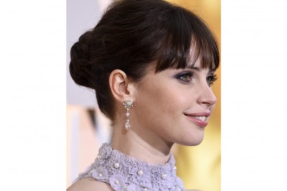 felicity-jones-capelli-chignon