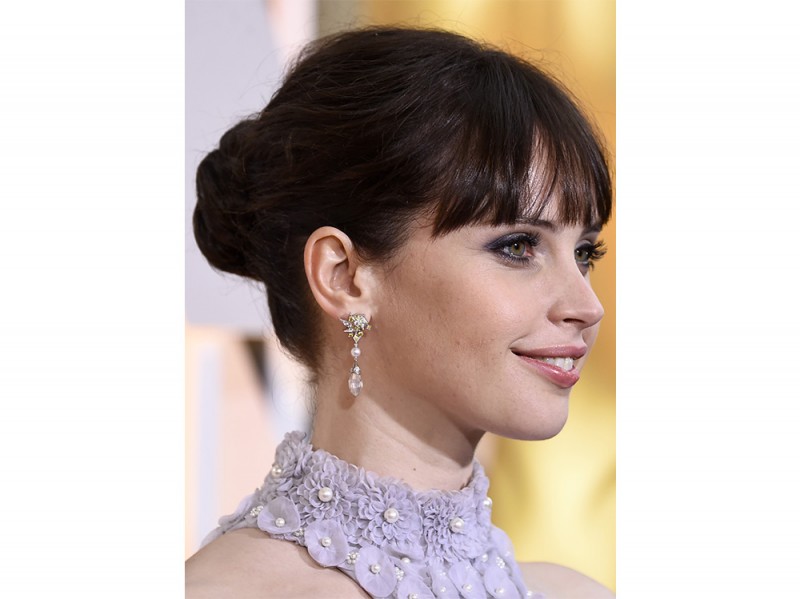 felicity-jones-capelli-chignon