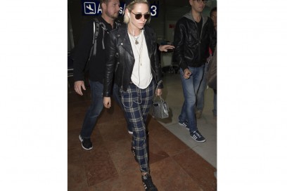 kirsten-stewart-arriva–a-cannes-chanel