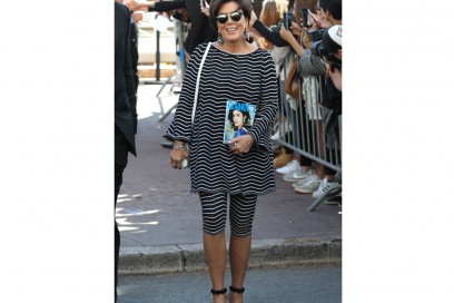 kris-jenner-look-a-righe-cannes-olycom