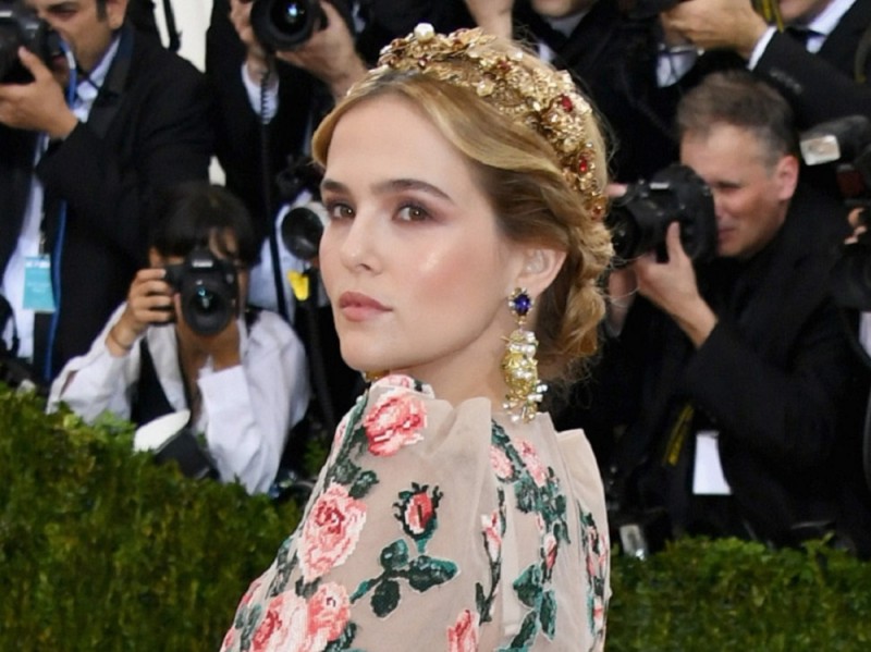 met-gala-2016-beauty-look-zoey-deutch