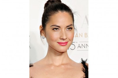 olivia-munn-capelli-chignon