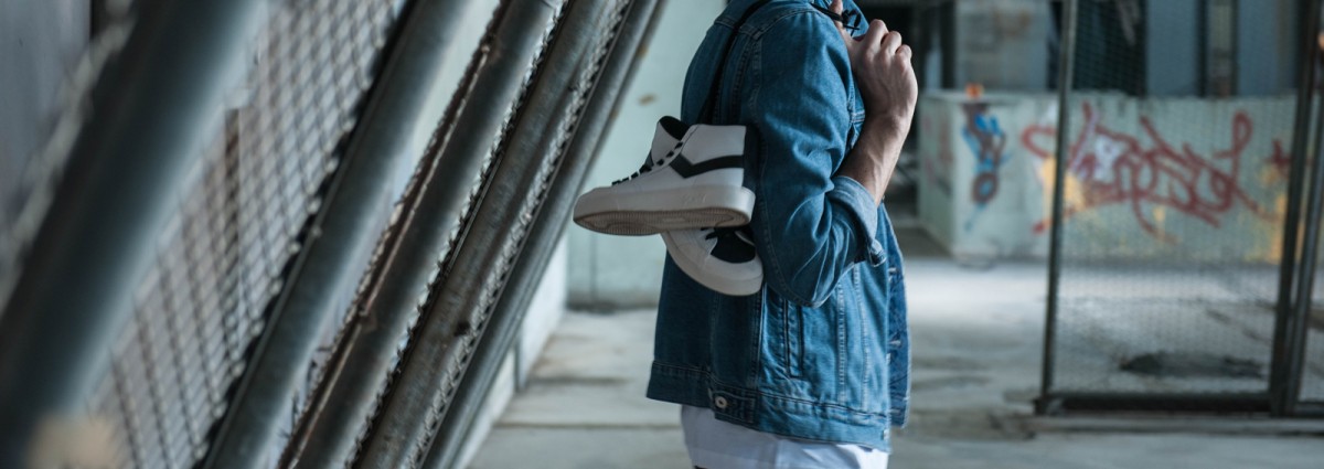 pony-sneaker-desktop