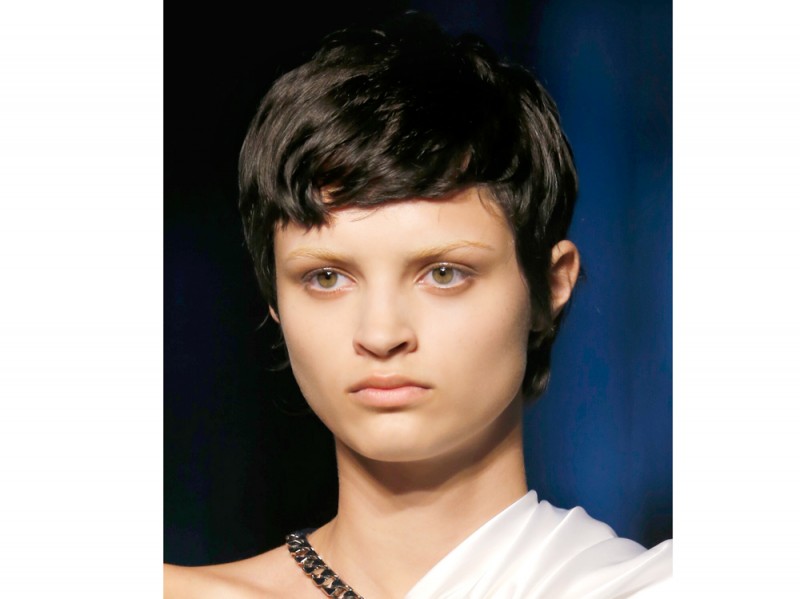 tagli-capelli-corti-estate-2016-Givenchy_bty_W_S16_NY_002_2242157