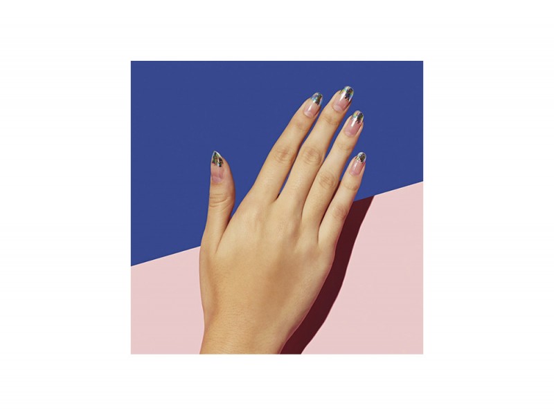 10-nail-art-da-provare-ora-pe2016-PaintboxNail_Foil_Negativespace