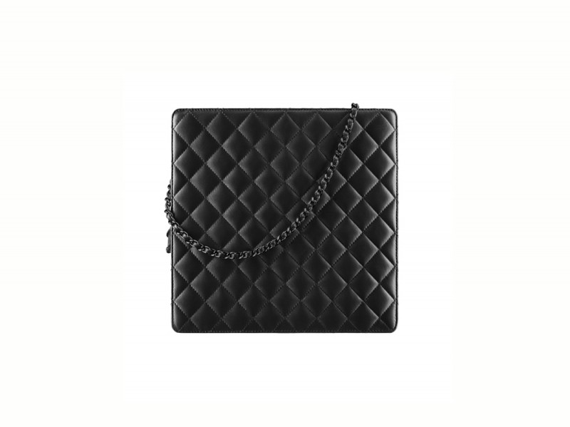 CHANEL-borsa-Black-quilted-leather