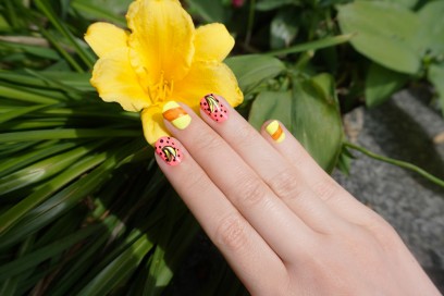 banana-galore-nail-art