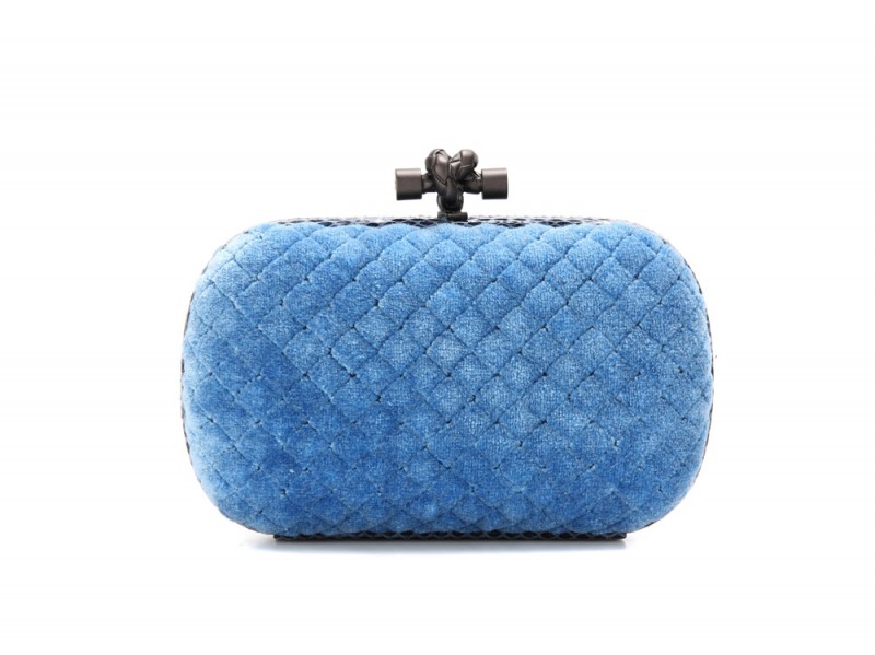 bottega-veneta-clutch-blu-cotone