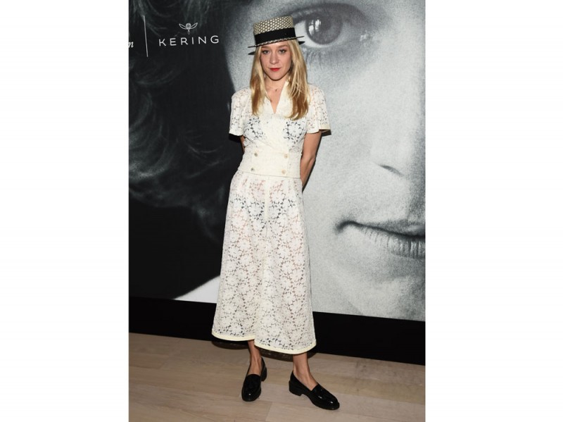 chloe-sevigny-completo-bianco-chanel