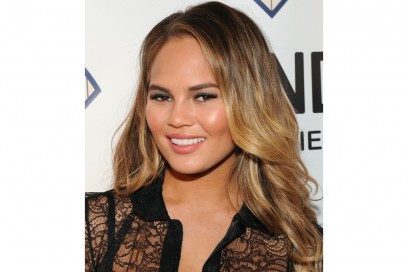 chrissy-teigen-make-up-01