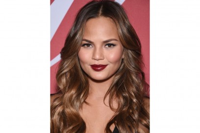 chrissy-teigen-make-up-02
