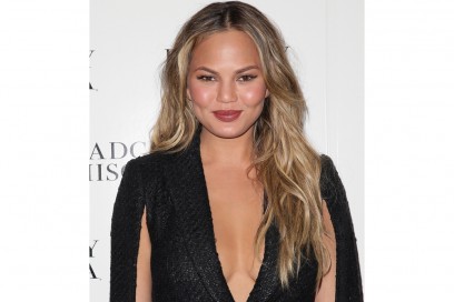 chrissy-teigen-make-up-05