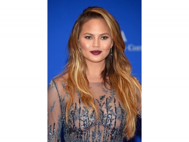 chrissy-teigen-make-up-06