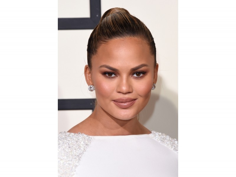 chrissy-teigen-make-up-08