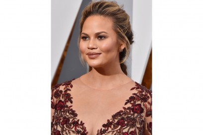 chrissy-teigen-make-up-10