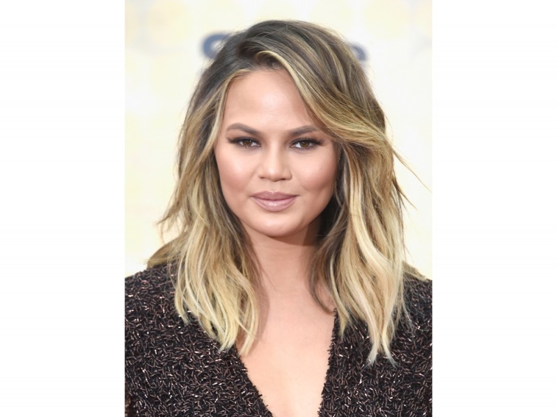 chrissy-teigen-make-up-11